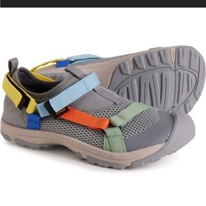 Teva Outflow Universal Water Shoe | Kids size 3 | Rainbow